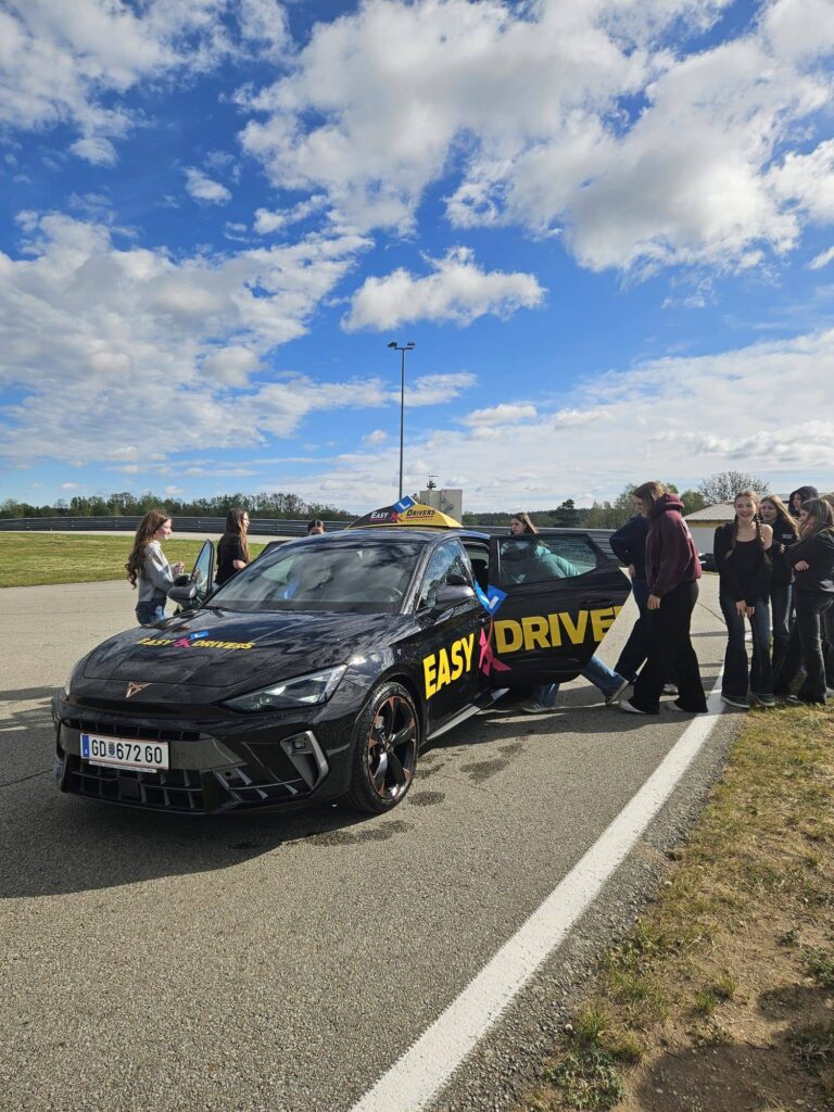 Sicherheit erfahren: Die PTS Gmünd beim ÖAMTC-Fahrtechniktraining